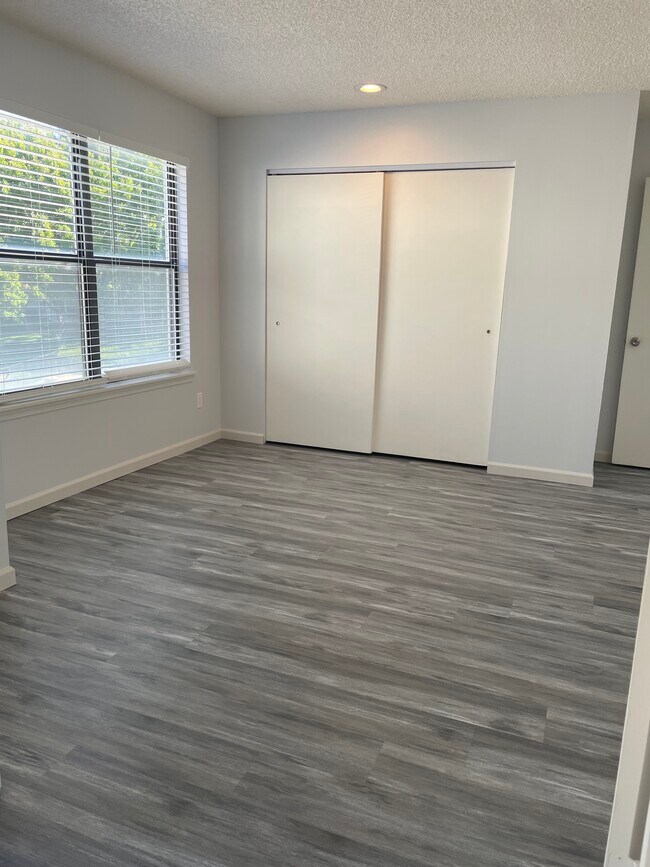 Building Photo - 8811 W 106th Ter