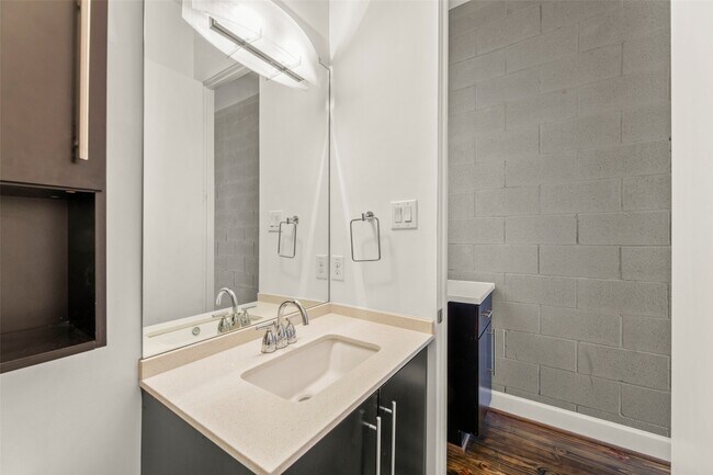 Building Photo - 1524 Blodgett St