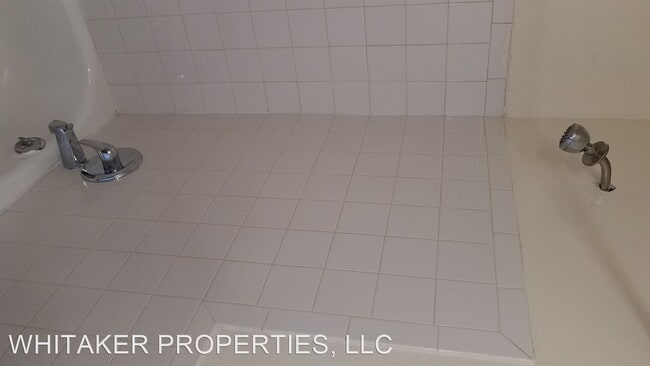 Building Photo - 4399 Riverside Dr