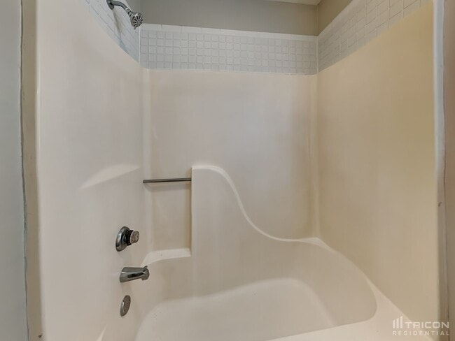 Building Photo - 3336 Castlegate Dr