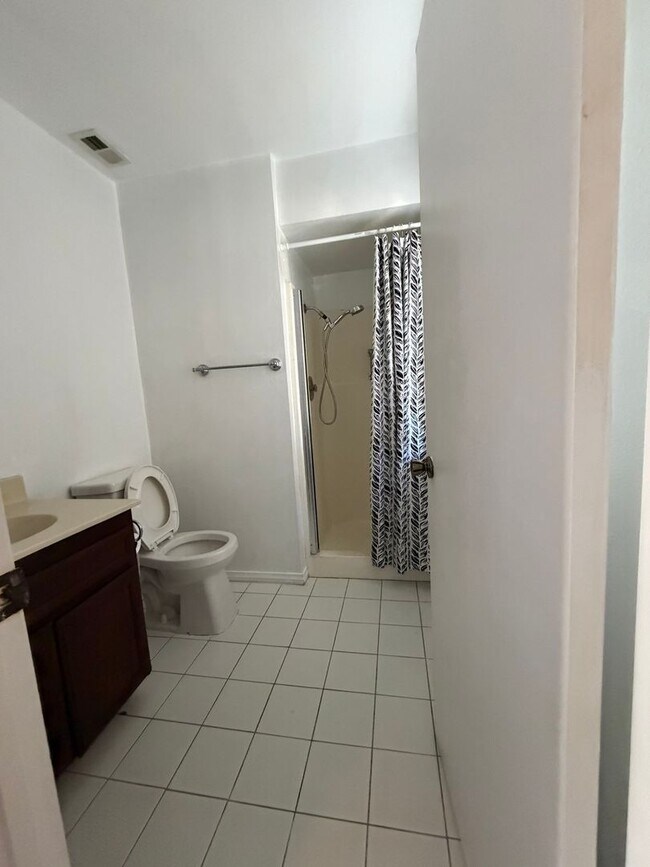 Building Photo - Wow Check out this 3 BD 2 BA SW Charmer near White Ln & Akers Road