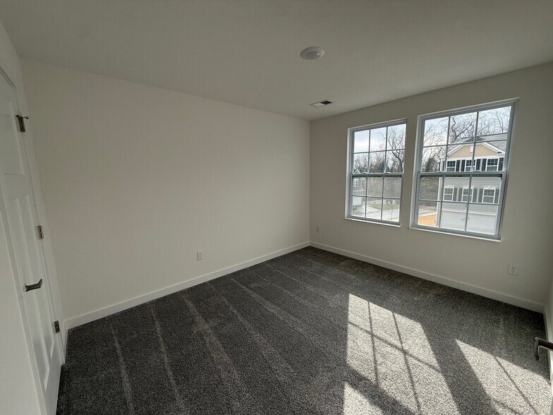 Building Photo - 179 Lockheed Dr