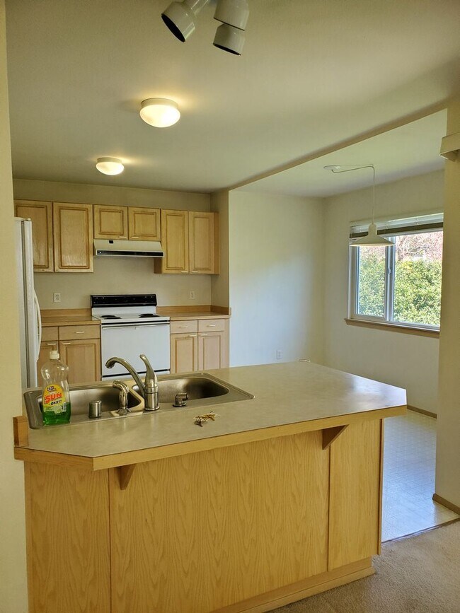 Building Photo - Great 3 bedroom home available now!