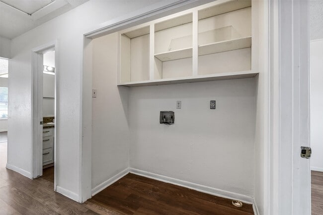 Building Photo - 217 Lazy Ln