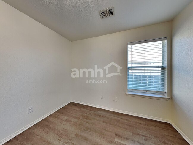 Building Photo - 2803 Seastrand Ln