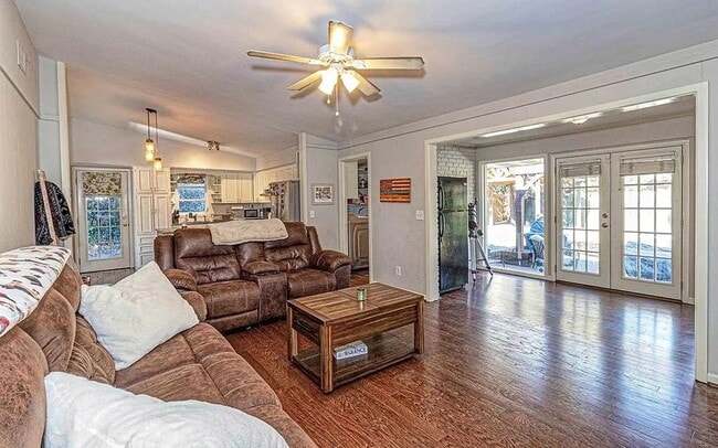 Building Photo - Beautiful and Remodeled Midtown Home!!!!!