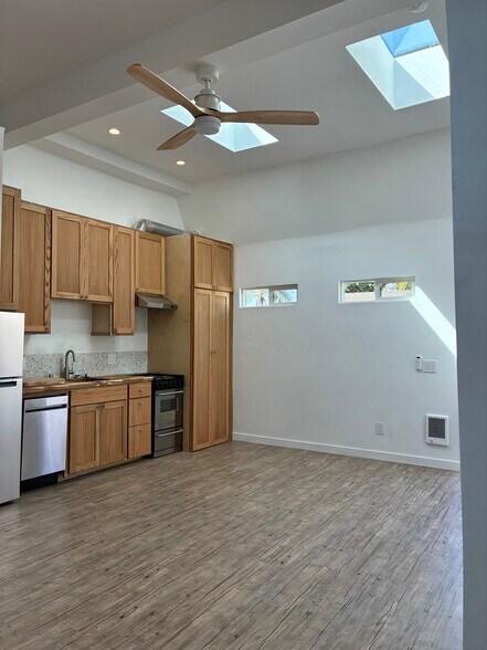 Building Photo - 1327 Hygeia Ave