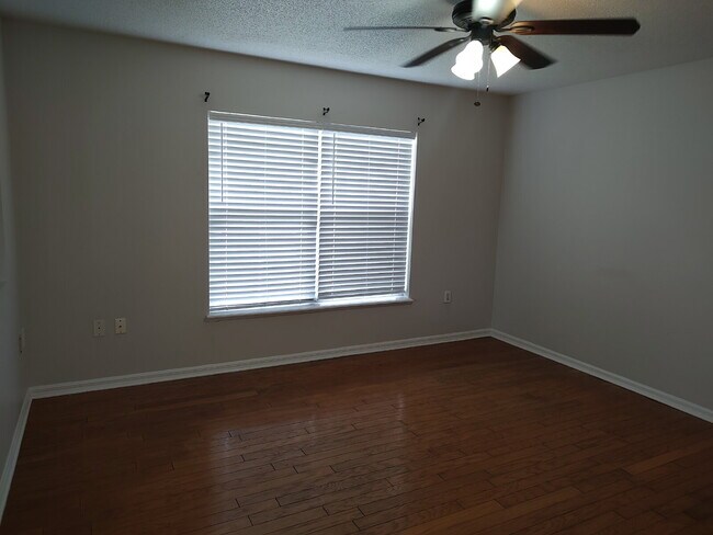 Building Photo - Spacious 4 bedroom, 2.5 bathroom house in Poinciana