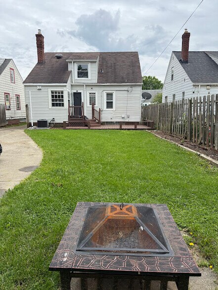 Building Photo - 13614 Sherry Ave