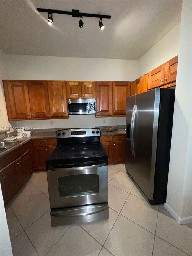 Building Photo - 3500 Oaks Clubhouse Dr