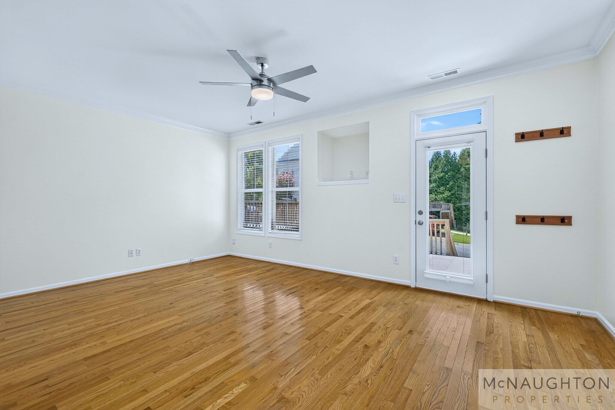 Building Photo - 513 Village Loop Dr