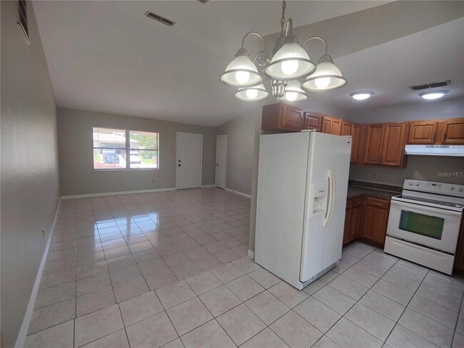 Building Photo - 759 Maderia Ct