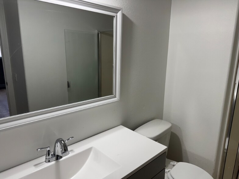 Building Photo - 3048 San Luis Dr