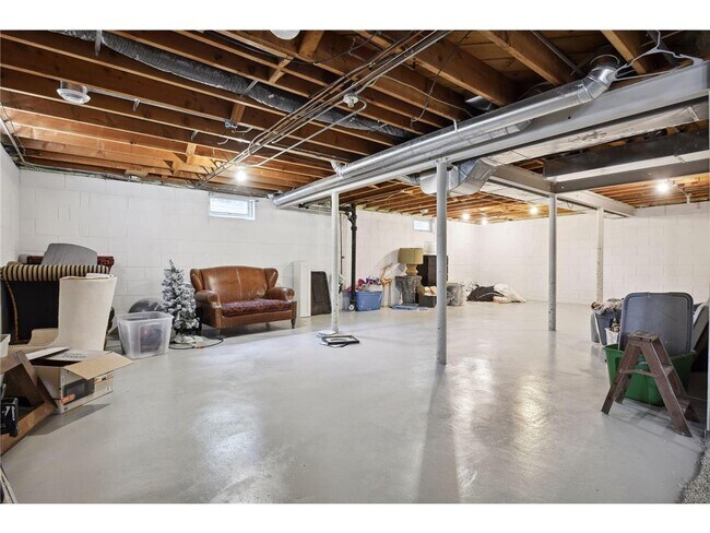 Building Photo - 13641 Spring Lake Rd