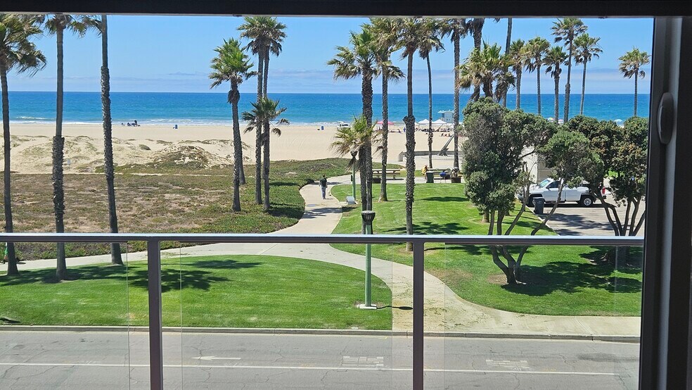 Living room view - 647 Ocean View Dr