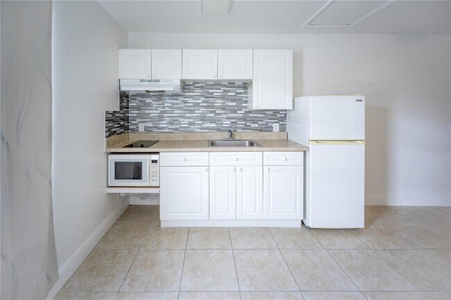 Building Photo - 234 Mango Dr