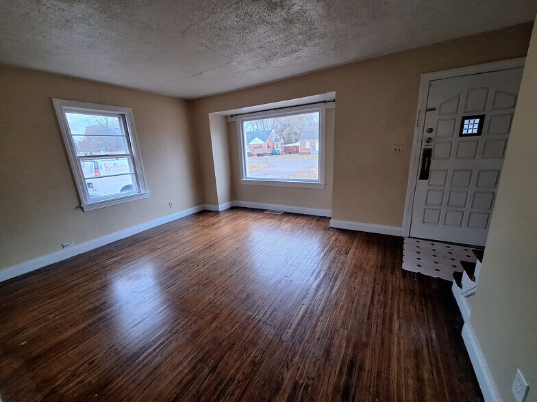 Living Room - 4848 Brenda Dr