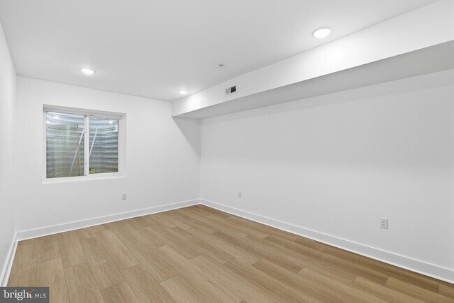 Building Photo - 2310 N Sydenham St