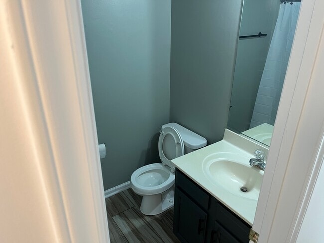 Building Photo - 6704 W Friendly Ave