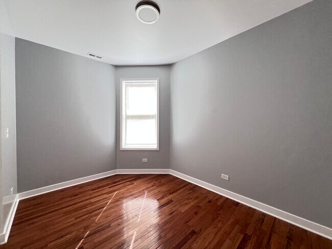 Building Photo - 6402 S Eberhart Ave