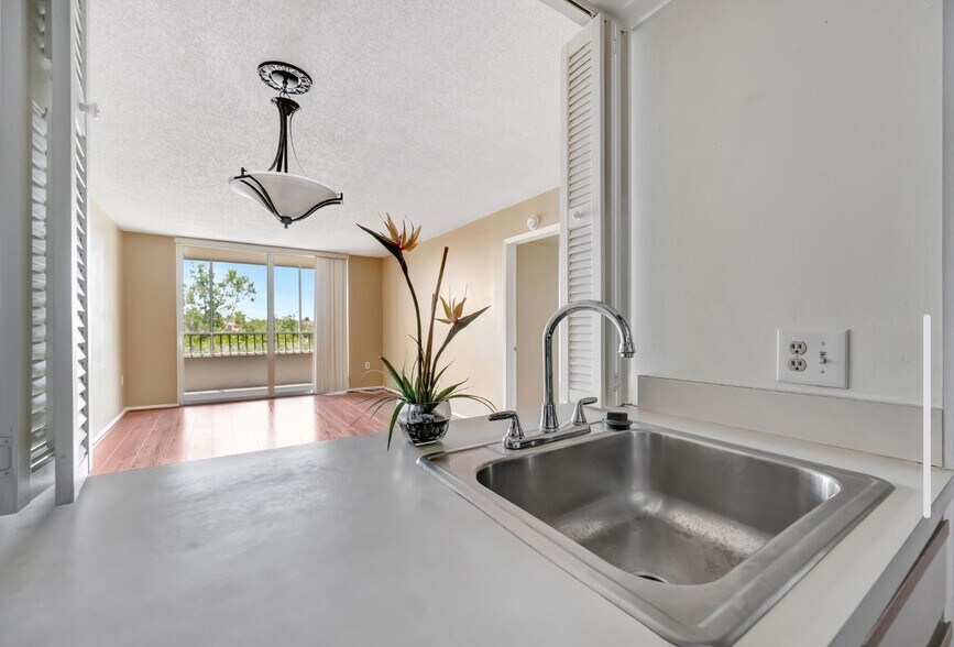Building Photo - 2333 Feather Sound Dr