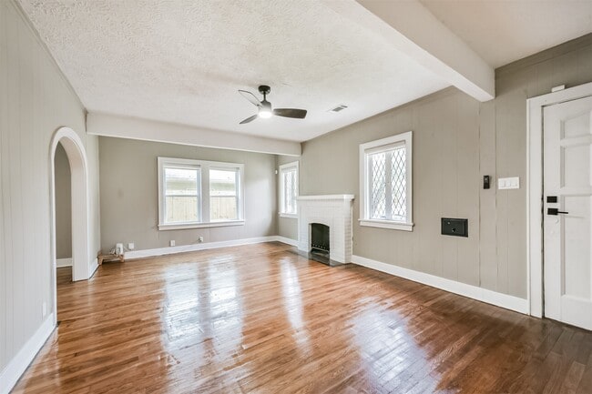 Building Photo - 2606 Oakdale St