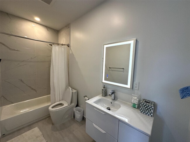 Building Photo - 2109 SW 18th Ave