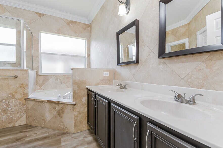Building Photo - 477 Acacia Tree Way