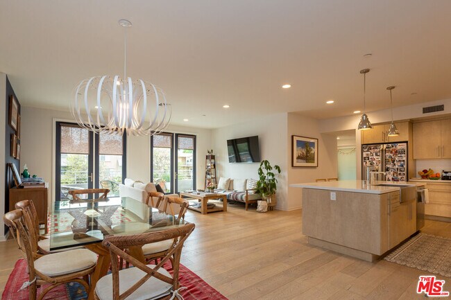 Building Photo - 4240 Laurel Canyon Blvd