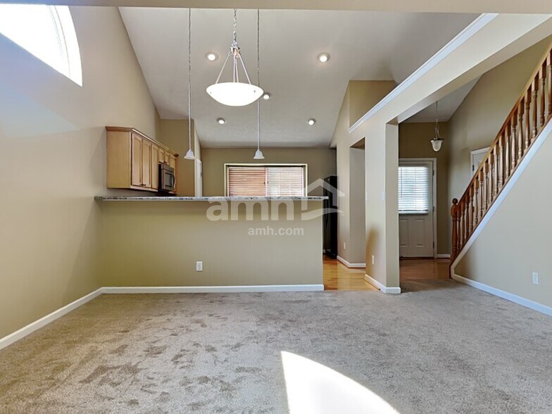 Building Photo - 439 Parkview Ct