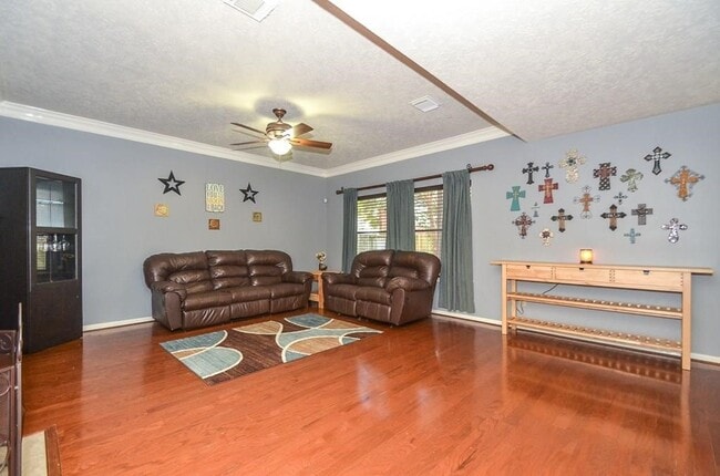 Building Photo - 20402 Avery Point Dr