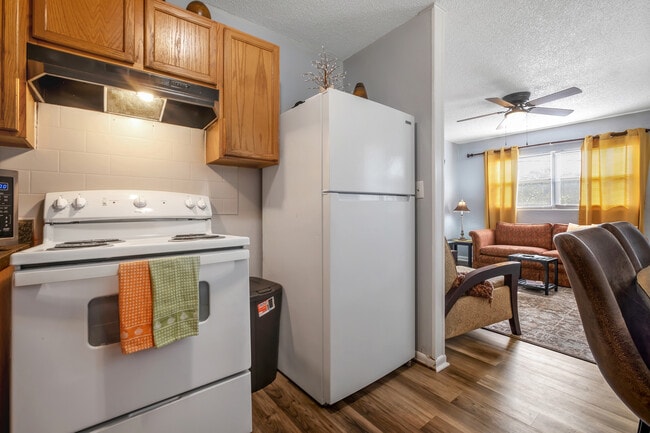 Building Photo - 318-330 W Harrison St