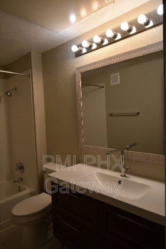 Building Photo - 5401 E Van Buren St