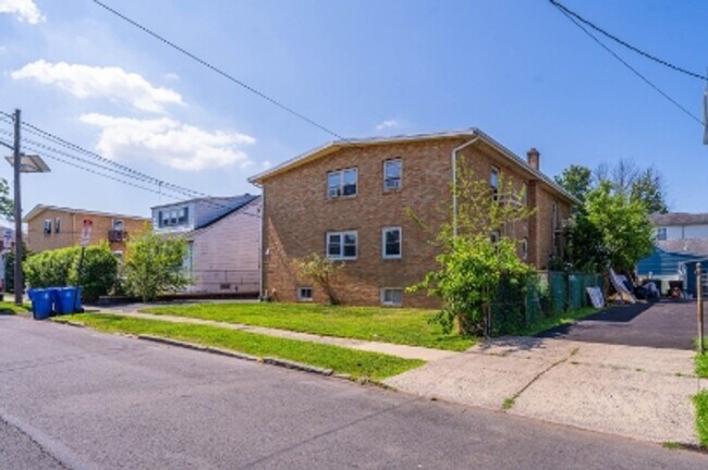 Building Photo - 1213 Roselle St