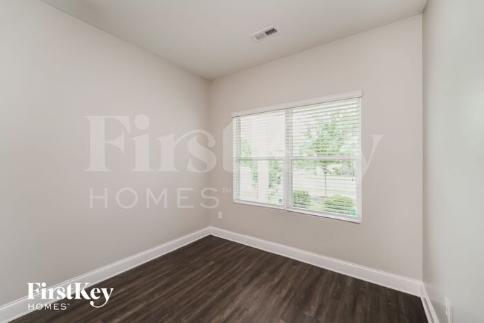 Building Photo - 9342 Sloan Forest Dr