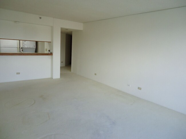 Building Photo - Hi Floor 2 Bedroom, 1 Bath, with 2 Parking...