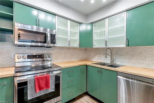 Building Photo - Hampton Blvd