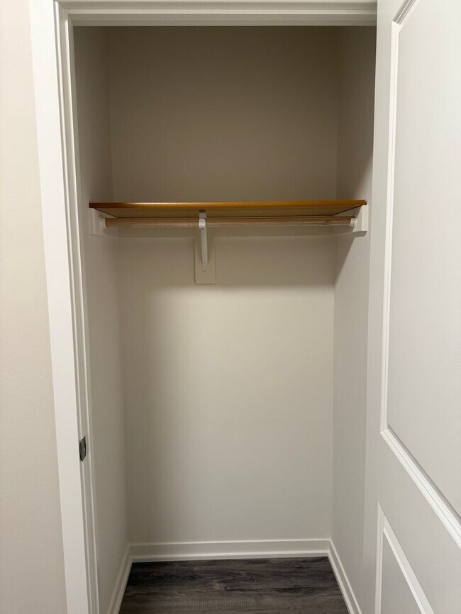 Building Photo - Beautiful brand-new ranch townhome with 2 stall garage. Spacious 3 bedrooms/3 full bathrooms