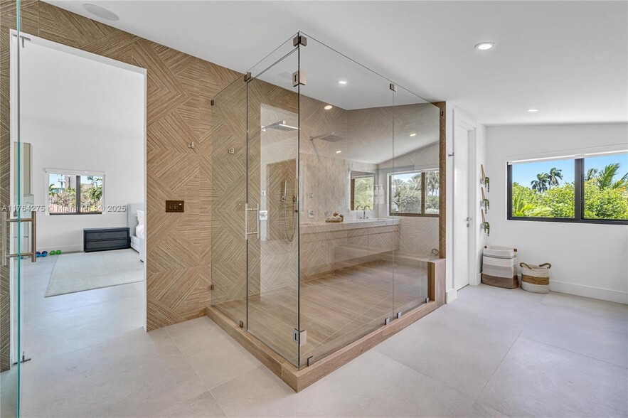 Building Photo - 1351 S Venetian Way