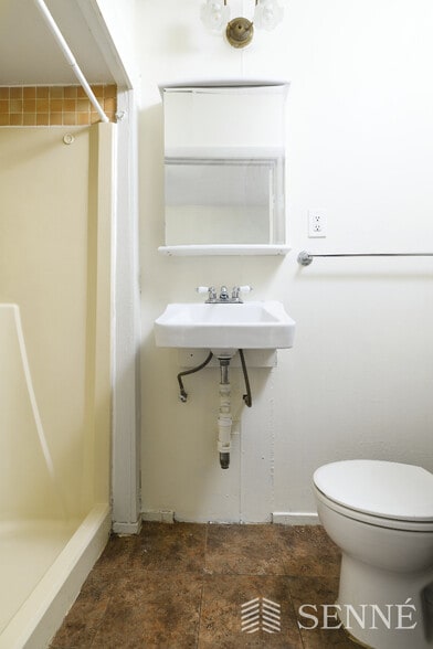 Building Photo - 1099 Cambridge St