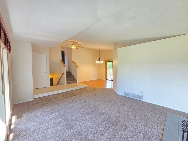 Building Photo - $2,700 - 4 Bed / 2 Bath Beautiful Home in Indian Trail