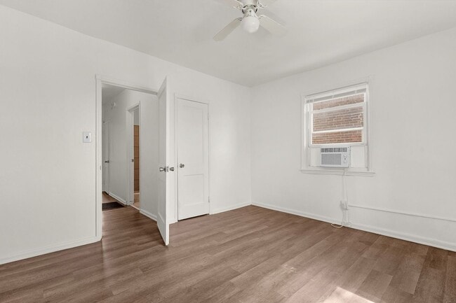 Building Photo - 611 Maude Ave