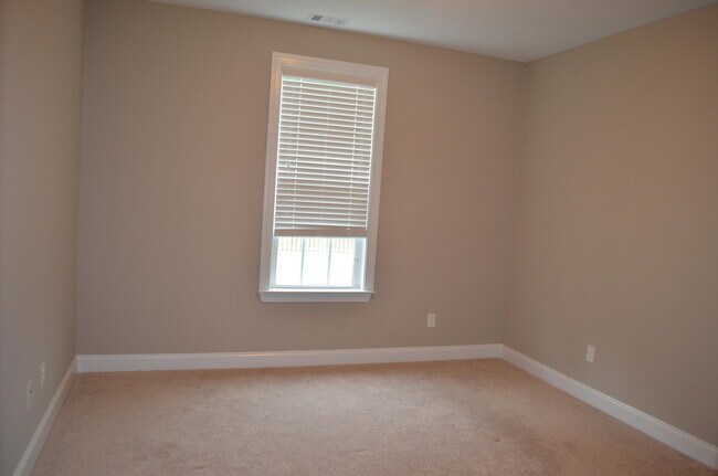 Building Photo - 1715 Davenport Dr
