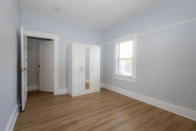 Building Photo - Charming Fully Renovated 3-Bedroom, 2-Bath...