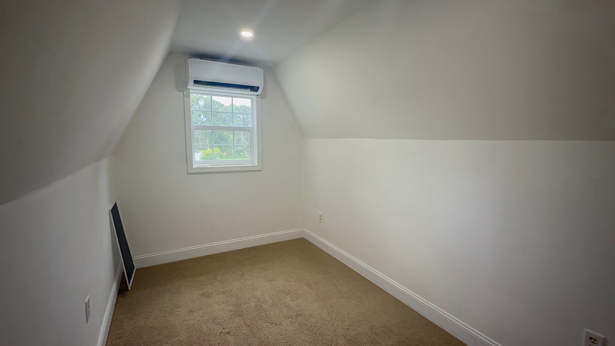 Building Photo - 25 Fellows Rd