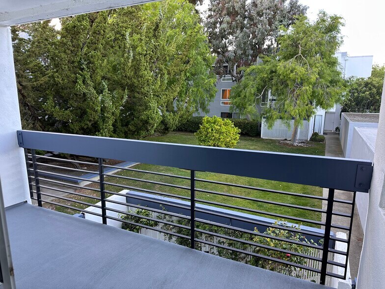 Building Photo - 1041 Shell Blvd