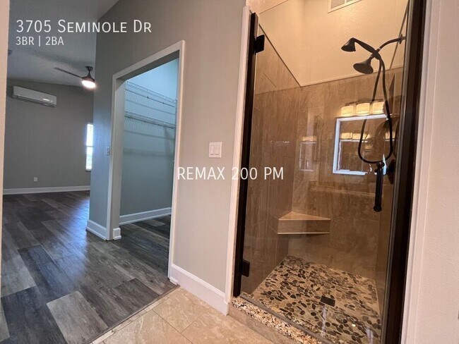 Building Photo - 3705 Seminole Dr