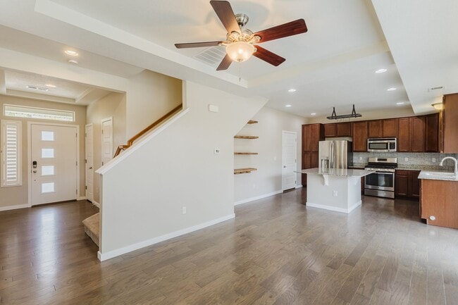 Building Photo - 2656 Champagne Ave