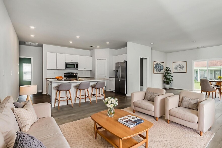 Building Photo - 143 S Reindeer Rd