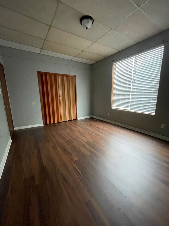 Building Photo - Dartmouth Duplex